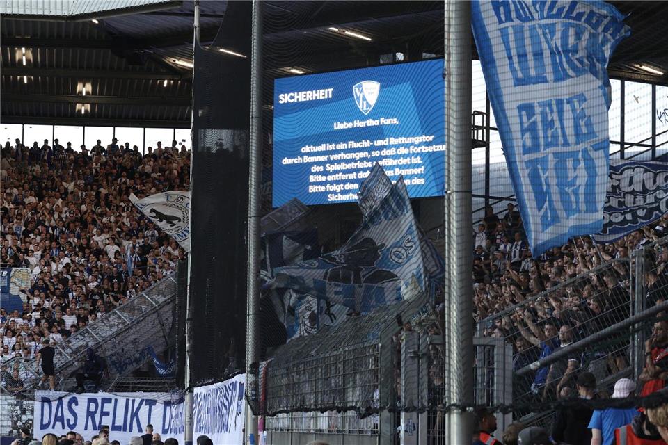 Für rund sechs Minuten musste Zweitliga-Auftaktspiel zwischen dem VfL Bochum und Hertha BSC unterbrochen werden.David Ebener/dpa