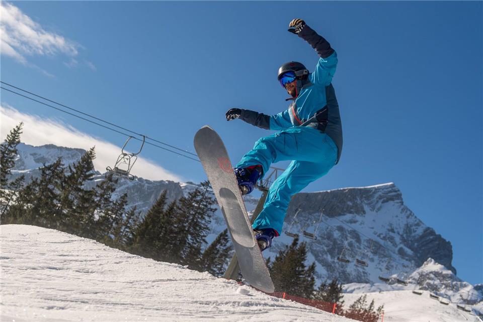 Für uneingeschränkten Pistenspaß braucht es die richtige Kleidung - am besten im Zwiebelprinzip.picture alliance / dpa Themendienst