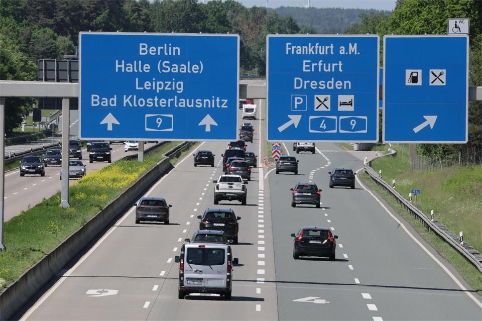 Für viele Autofahrer in Thüringen ändern sich die Regionalklassen. (Symbolbild)Bodo Schackow/dpa