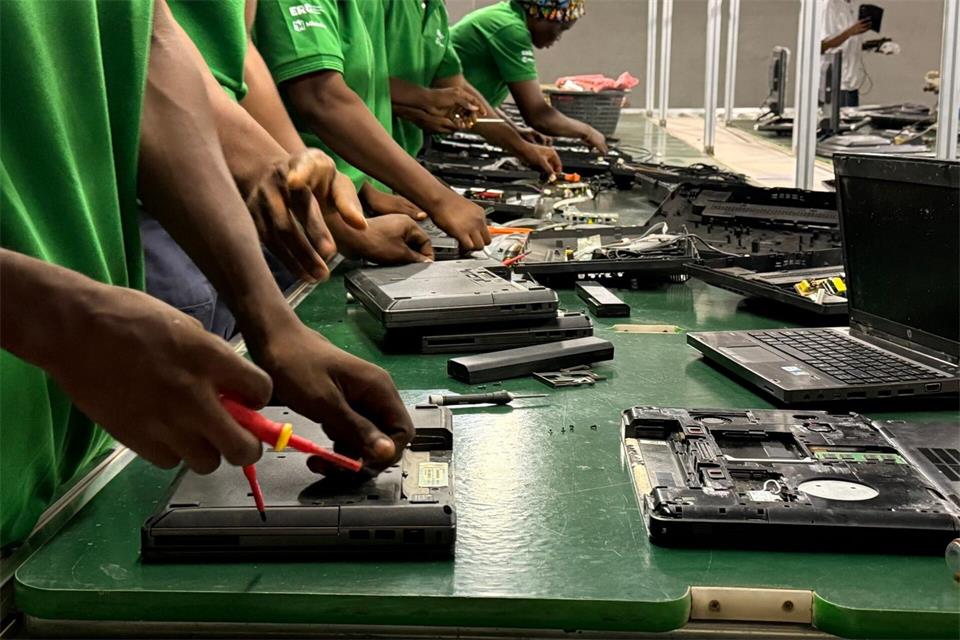 Für viele Menschen in Ghana wäre ein neues Gerät kaum erschwinglich. Christina Peters/dpa