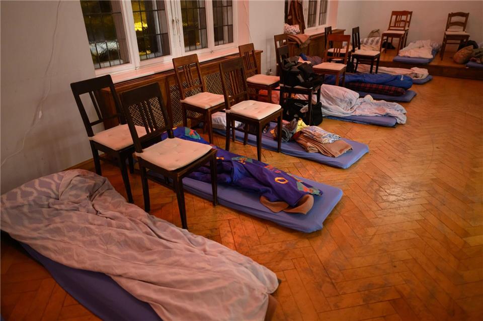 Hilfe für Obdachlose: Städte reagieren auf kalte Nächte Für viele Menschen ohne Wohnung sind Nachtcafés in Dresden ein erster Anlaufpunkt, Rückzugsort und Ruhemöglichkeit in der kalten und dunklen Jahreszeit. (Archivbild)Robert Michael/dpa