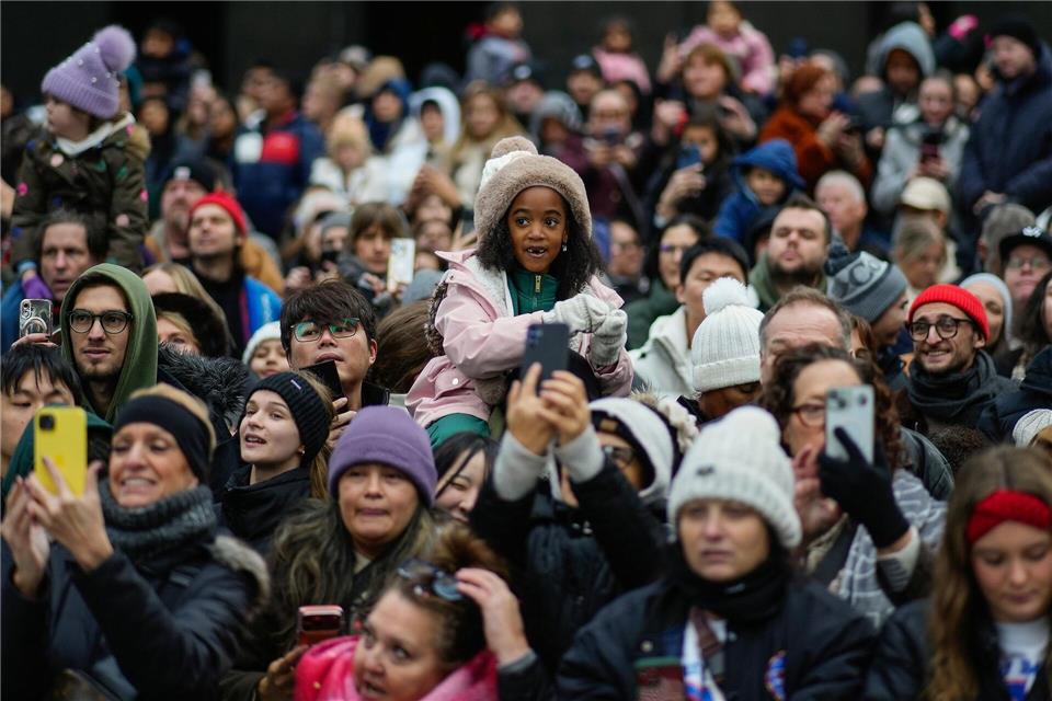 Für viele eine Thanksgiving-Tradition: Die Parade in New York schauen.Eduardo Munoz Alvarez/AP/dpa