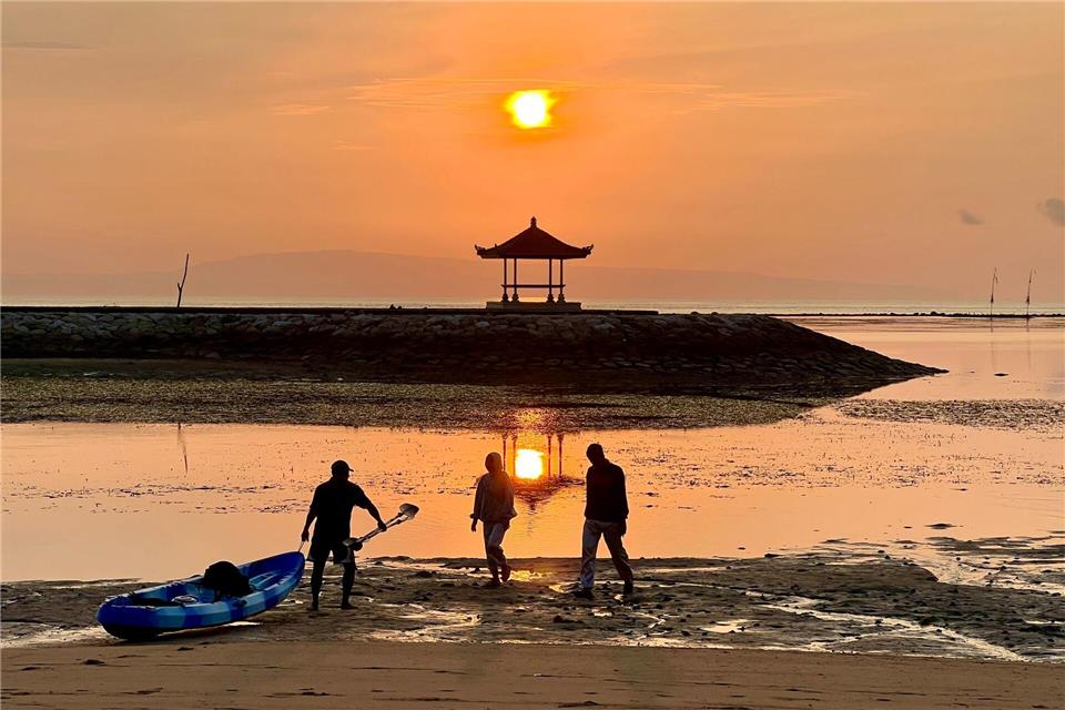 Für viele ist Bali das Traumziel schlechthin - aber der Massentourismus macht der „Insel der Götter“ zu schaffen. (Archivbild)Carola Frentzen/dpa