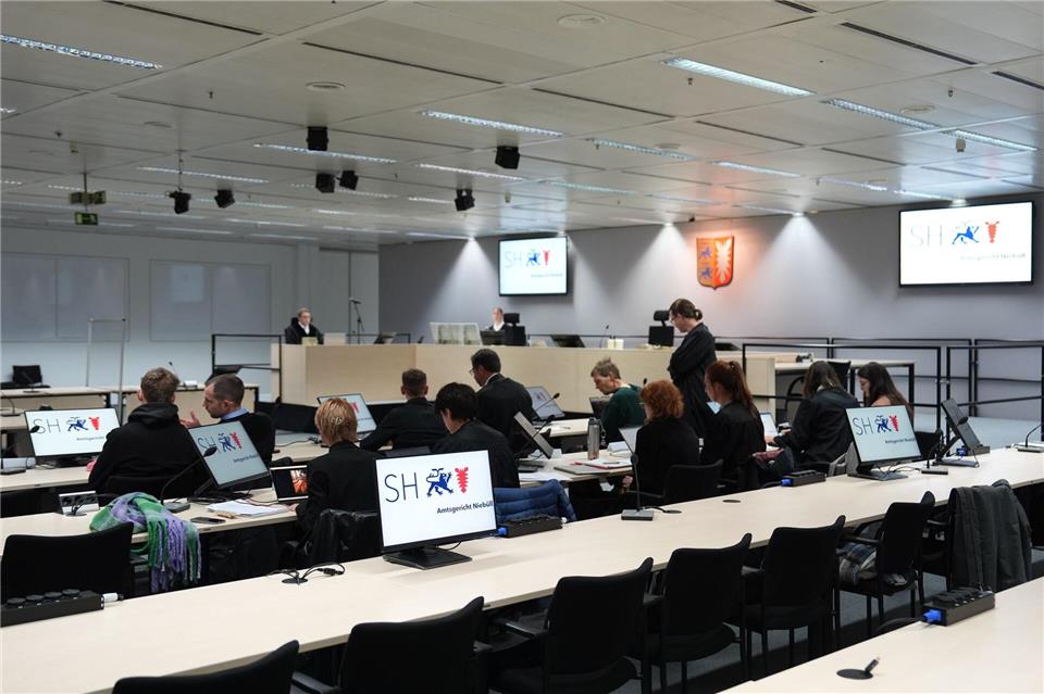 Für zwei Angeklagte wurde eine Freiheitsstrafe von fünf Monaten gefordert.Marcus Brandt/dpa