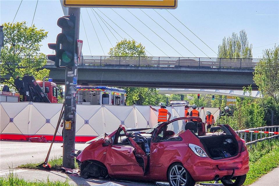 Für zwei Menschen kam jede Hilfe zu spät. (Archivbild)Esther Busch/EinsatzReport24/dpa