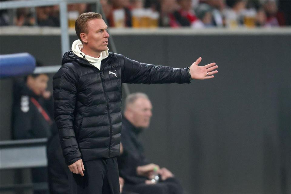 Fürth-Coach Leonhard Haas hofft auf eine „reinigende“ Wirkung durch die zweite Heim-Blamage nacheinander.Daniel Löb/dpa