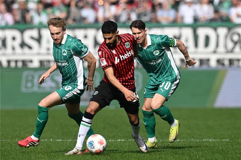 Fürth nahm Hannover immer wieder in die Mangel.Carmen Jaspersen/dpa