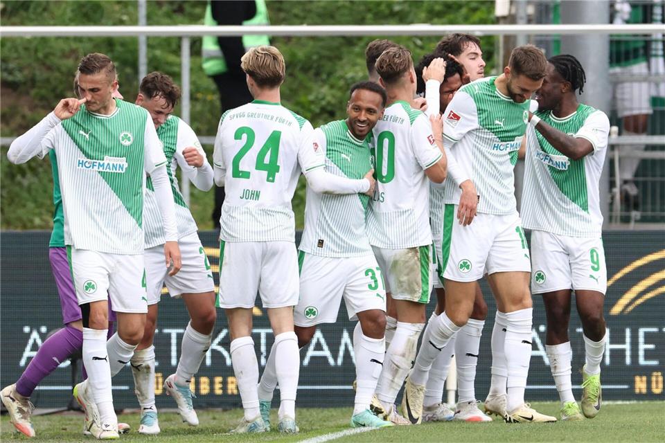 Fürth trotzt den Personalsorgen und gewinnt immerhin einen Punkt gegen Hannover.Daniel Löb/dpa