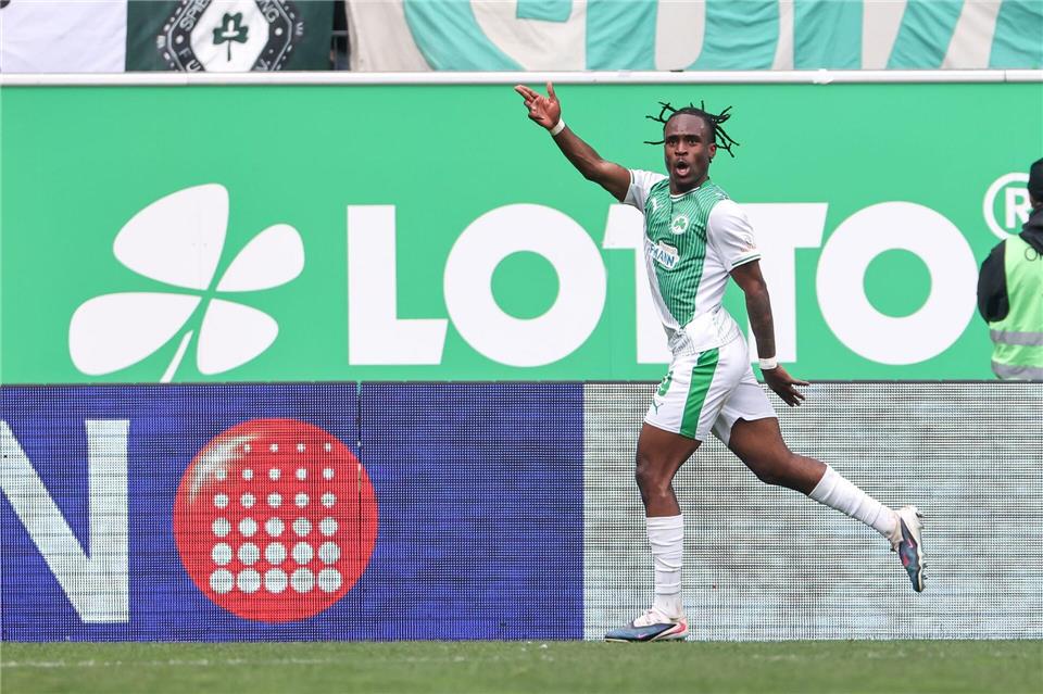 Fürths Noel Futkeu jubelt nach einer Gala-Vorstellung gegen Darmstadt.Daniel Löb/dpa