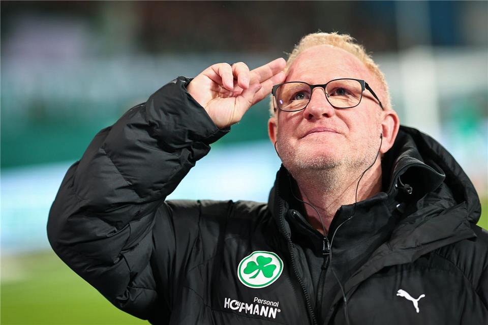 Fürths Trainer Heiko Vogel blickt zuversichtlich in den Saison-Endspurt.Daniel Karmann/dpa