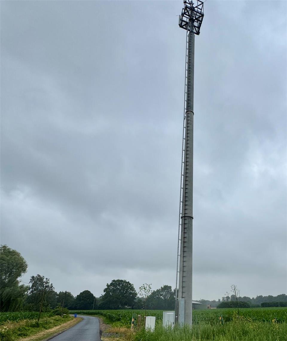 Funkloch adé: Ein neuer Funkmast in der Nähe der Rheder Straße sorgt künftig zwischen Burlo und Vardinholt für Mobilfunk-Empfang.