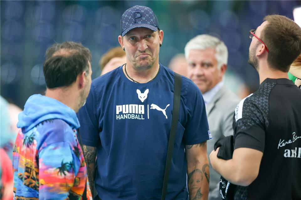 Funkstille seit dem Rausschmiss: Ex-Sportvorstand Stefan Kretzschmar (m) und Bob Hanning (l) haben keinen Kontakt mehr. (Archivbild)Jan Woitas/dpa
