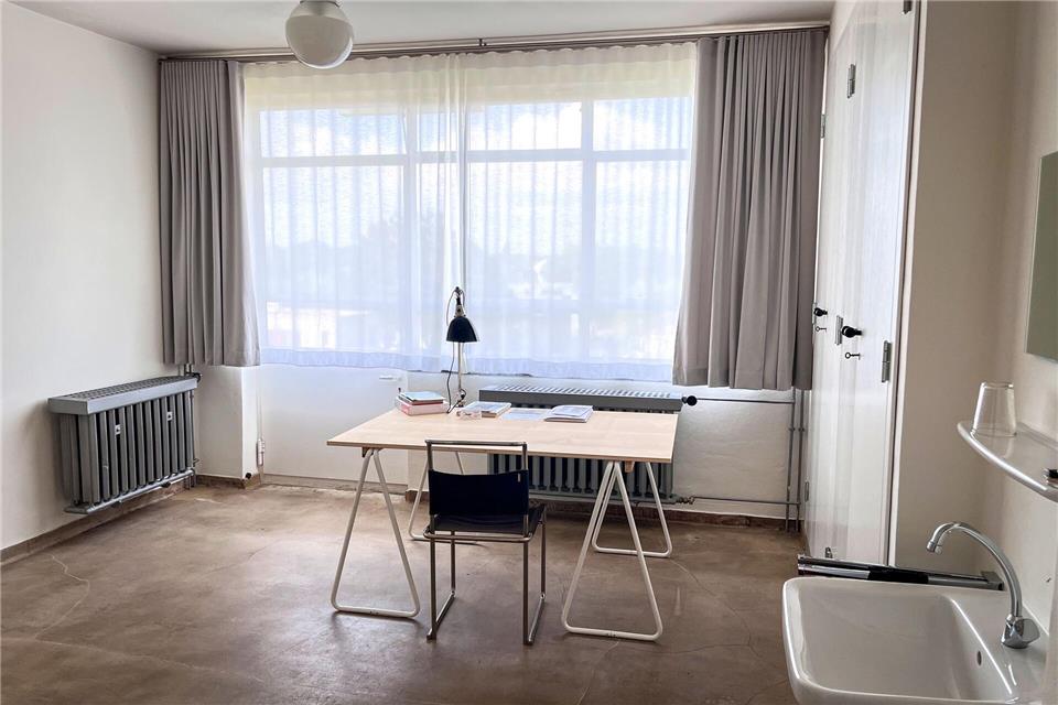 Funktional ist die Einrichtung in einem originalgetreu rekonstruierten Zimmer im Atelierhaus.Heidi Scharvogel/dpa-tmn