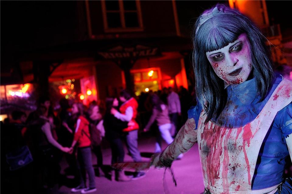 Furchteinfößende Kreaturen gefragt: Wer beim Casting überzeugt, kann im Herbst im Movie Park für Gruselmomente sorgen. (Archivbild)picture alliance / dpa