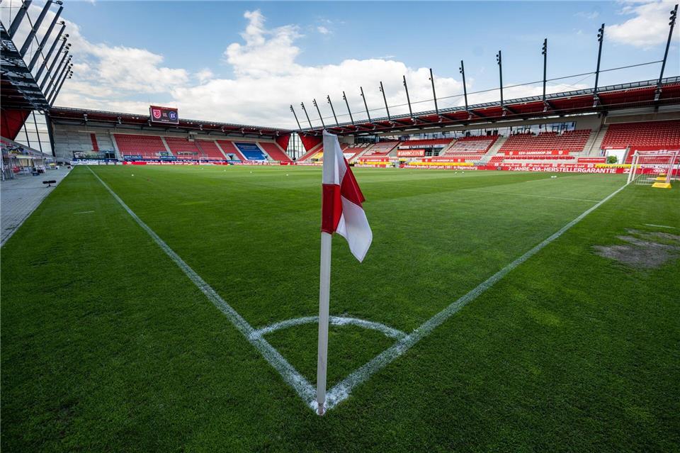 Fußball-Drittligist Jahn Regensburg hat einen neuen Sportdirektor. (Archivfoto)Armin Weigel/dpa