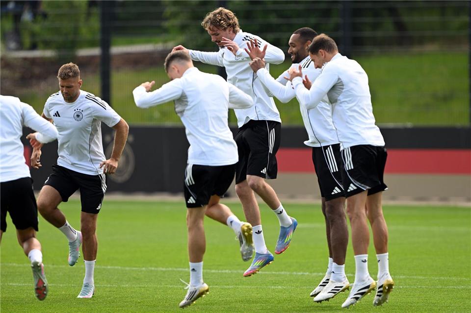 Fußball: Nationalmannschaft, vor dem Nations-League-Halbfinale Deutschland - Portugal, Deutschlands Niclas Füllkrug (l-r), Nick Woltemade, Jonathan Tah und Leon Goretzka in Aktion während des Abschlusstrainings.Federico Gambarini/dpa