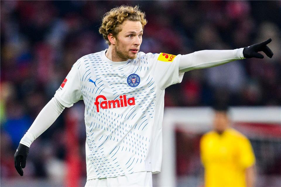 Fußballprofi Fiete Arp, der mittlerweile nicht mehr für Holstein Kiel, sondern den dänischen Club Odense BK spielt. (Archiv)Tom Weller/dpa