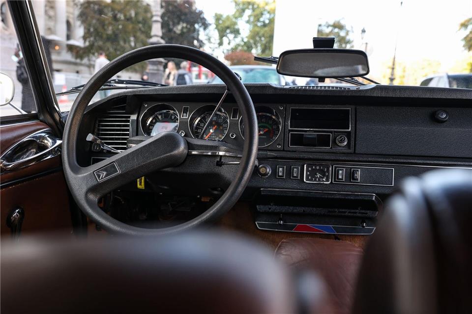 Futuristisch: Das Einspeichenlenkrad war lange Tradition in vielen Modellen von Citroën und sollte eine möglichst gute Sicht auf die Instrumente ermöglichen.Greg Jongerlynck/Citroën/dpa-tmn