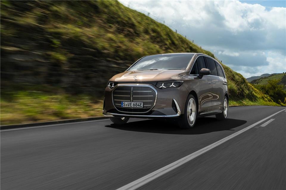 Futuristisch: Der elektrische Mercedes-Benz VLE fährt zudem mit reichlich Bling-Bing vor.Henri Bubeck/Mercedes-Benz AG/dpa-tmn