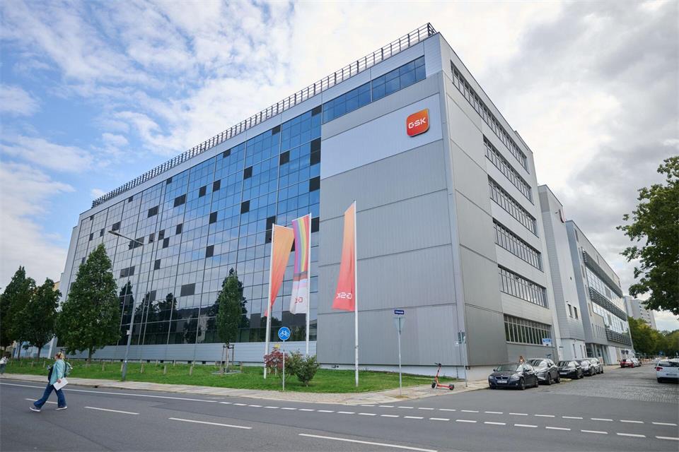 GSK will Impfstoffwerk Dresden schließenRobert Michael/dpa