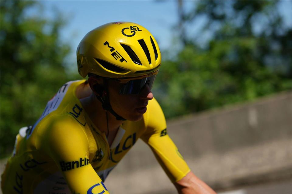 Gab das Gelbe Trikot freiwillig ab: Tour-Topfavorit Tadej Pogacar.Thibault Camus/AP/dpa