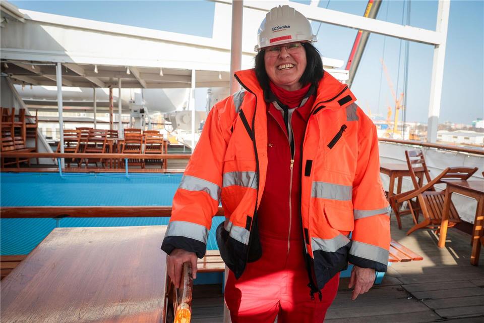 Gaby Liedtke träumte davon, als Crewmitglied auf dem Pooldeck zu sitzen. Focke Strangmann/dpa