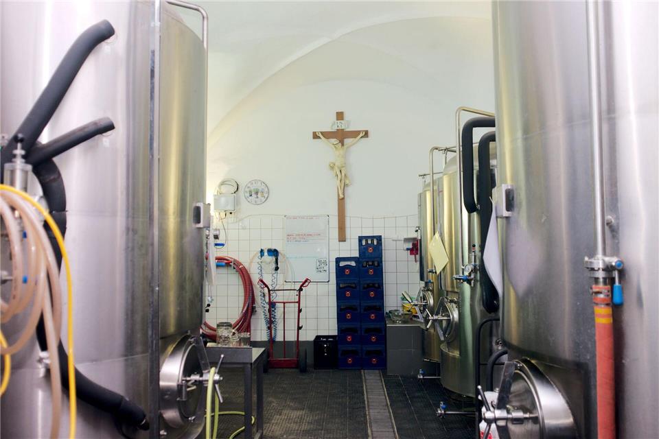 Gären unterm Kreuz: Blick in die Brauerei im Kloster Želiv.Michael Heitmann/dpa-tmn