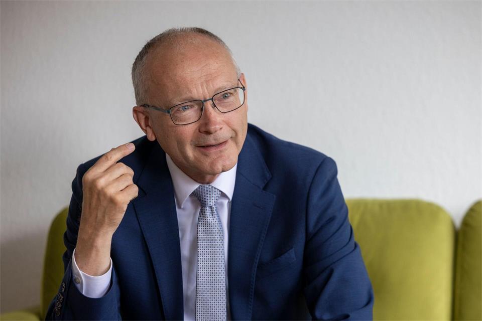 Ganz ausschließen lasse sich Schmuggel nicht, stellt Minister Martin fest. (Archivbild)Helmut Fricke/dpa