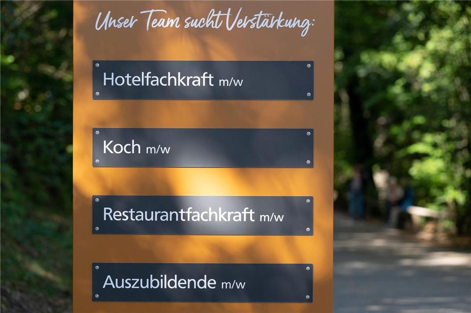 Ganz gleich in welchen Bereichen: Überall werden Fachkräfte gesucht - nicht nur in Gastronomie und Hotellerie. (Symbolbild)Sebastian Kahnert/dpa