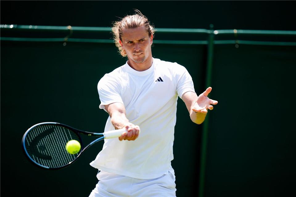 Ganz in Weiß: Alexander Zverev bereitet sich auf das Traditionsturnier in Wimbledon vor.John Walton/PA Wire/dpa