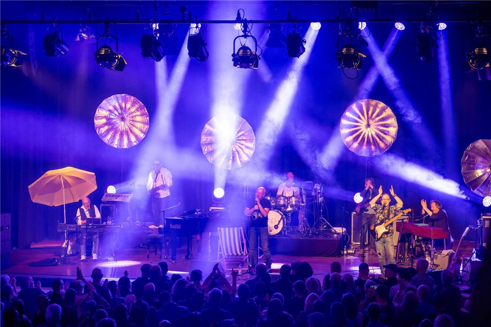 Ganz nah am Original: Sascha Dücker (Mitte) und seine hochkarätig besetzte Supertramp-Tribute-Band.