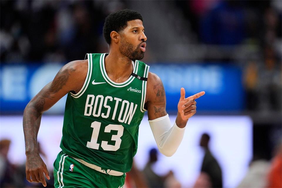 Ganz starkes Debüt für die Celtics: Paul George kam auf 38 Punkte.Paul Sancya/AP/dpa