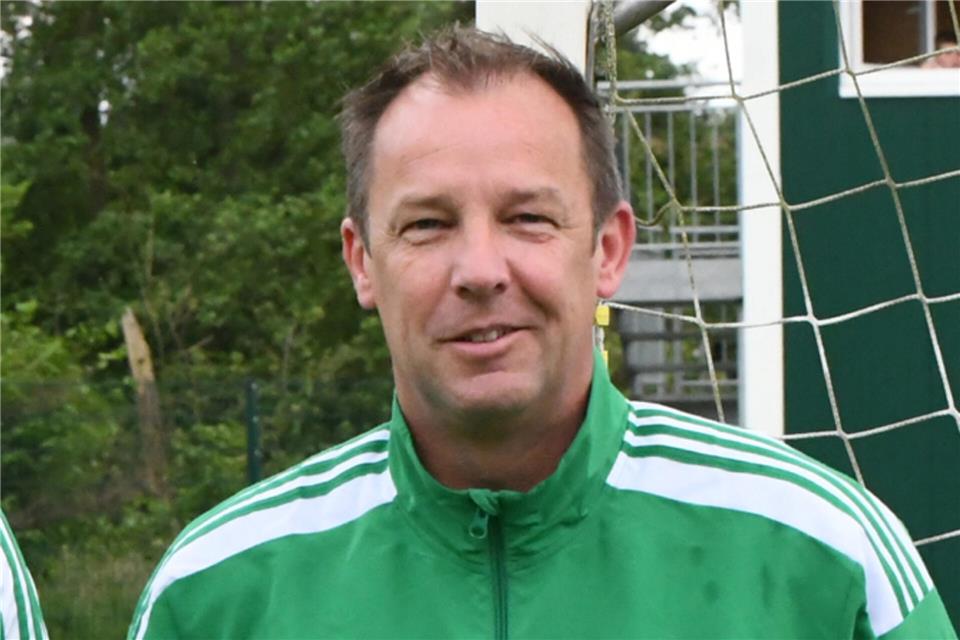 Gastiert mit dem TuS Velen in Weseke: Trainer Denis Koopmann.