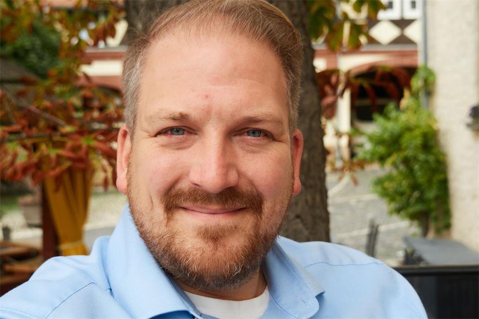 Gastronom Sascha Jakobi bietet im Resort Schloss Auerstedt Thüringer Spezialitäten an. Andreas Drouve/dpa-tmn