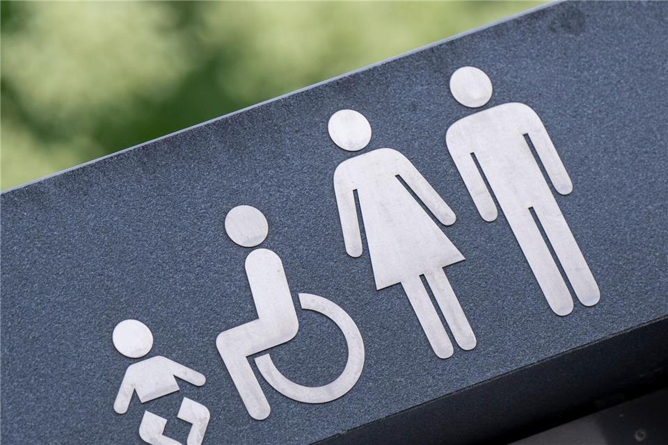 Gastronomen dürfen keine Extra-Toilettengebühr verlangen. (Archivbild)Monika Skolimowska/dpa