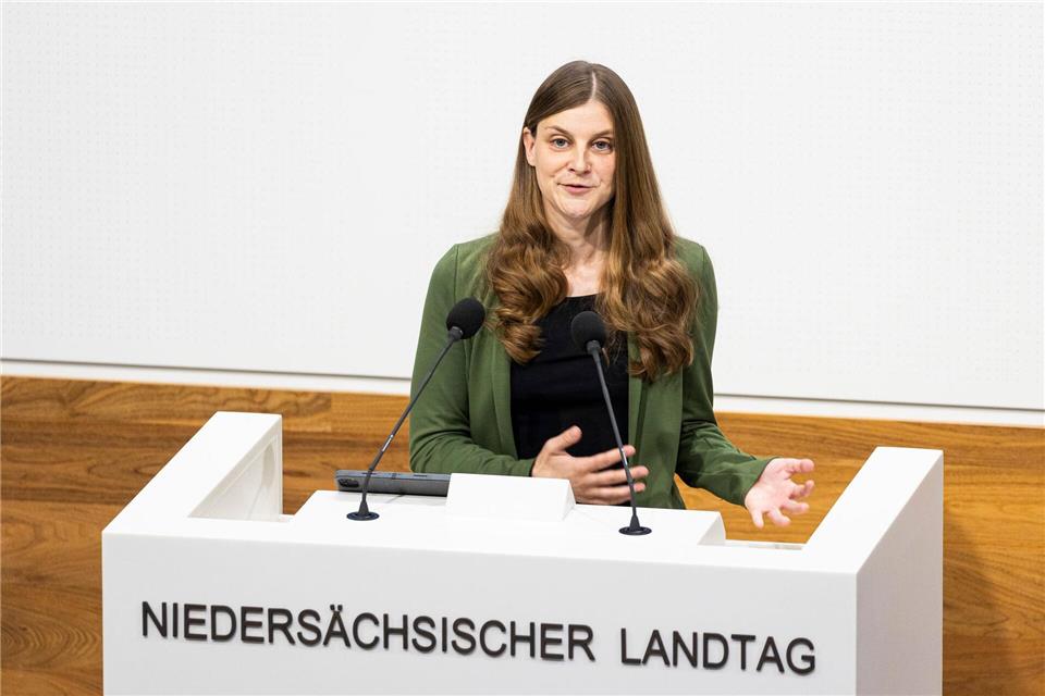 Gastrosteuer, Pendlerpauschale und Mütterrente helfen wenigen, bemängelt Grünen-Politikerin Kura. (Archivbild)Michael Matthey/dpa