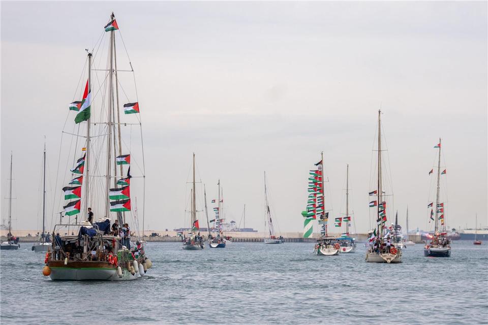 Gaza-Hilfsflotte nach ihrem Aufbruch in Barcelona. (Archivbild)Joan Mateu Parra/AP/dpa