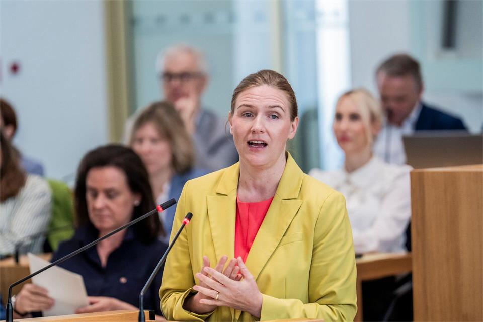 Gebührenfreie Bildung dürfe nicht am Mittag enden, fordert die Grünen-Fraktion in Rheinland-Pfalz. (Archivbild)Andreas Arnold/dpa