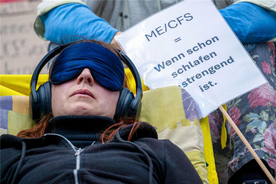 Gefordert werden eine bessere Medizinerausbildung, mehr Forschung und spezialisierte Kompetenzzentren. Pia Bayer/dpa