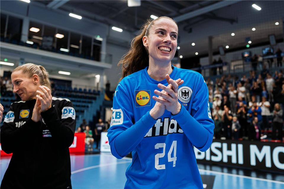 Das Puzzle schließt sich: DHB-Frauen werfen sich für WM ein Gegen Belgien war auf Torfrau Sarah Wachter Verlass. Marco Wolf/dpa