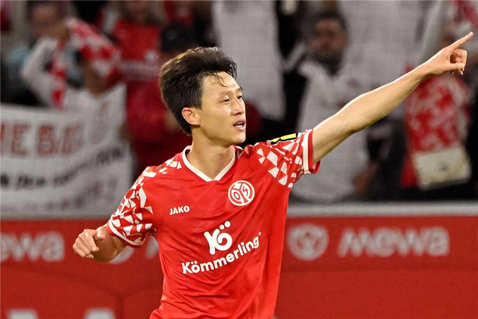 Gegen Dortmund wieder dabei: der Mainzer Leistungsträger Jae-sung Lee (Archivbild)Torsten Silz/dpa
