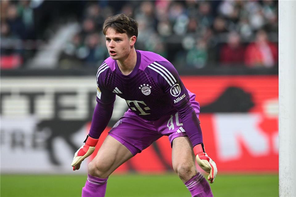 Gegen Frankfurt im Bayern-Tor: Jonas Urbig. (Archivbild)Carmen Jaspersen/dpa