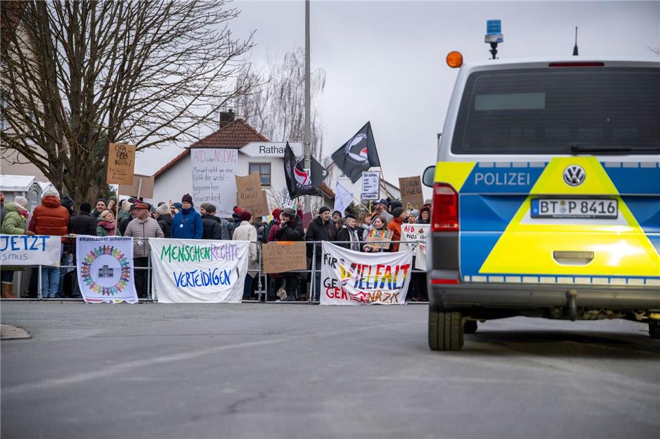 Gegen Höckes Auftritt gab es Demonstrationen in Seybothenreuth.Pia Bayer/dpa