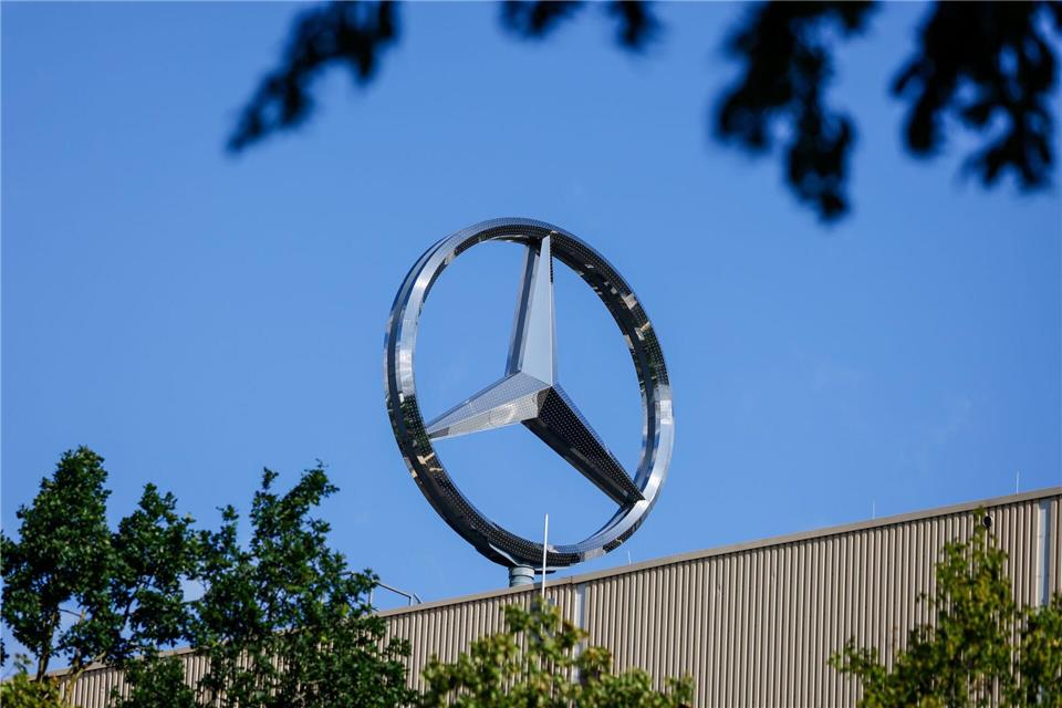 Gegen Sparpläne von Mercedes protestierten Mitarbeiter auch in Hamburg. (Symbolbild) Focke Strangmann/dpa