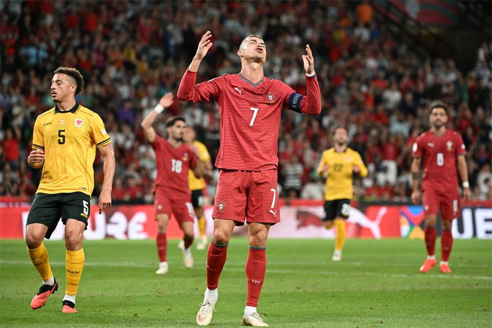 Gegen Wales durfte Ronaldo noch spielen. (Archivbild)Zed Jameson/PA Wire/dpa