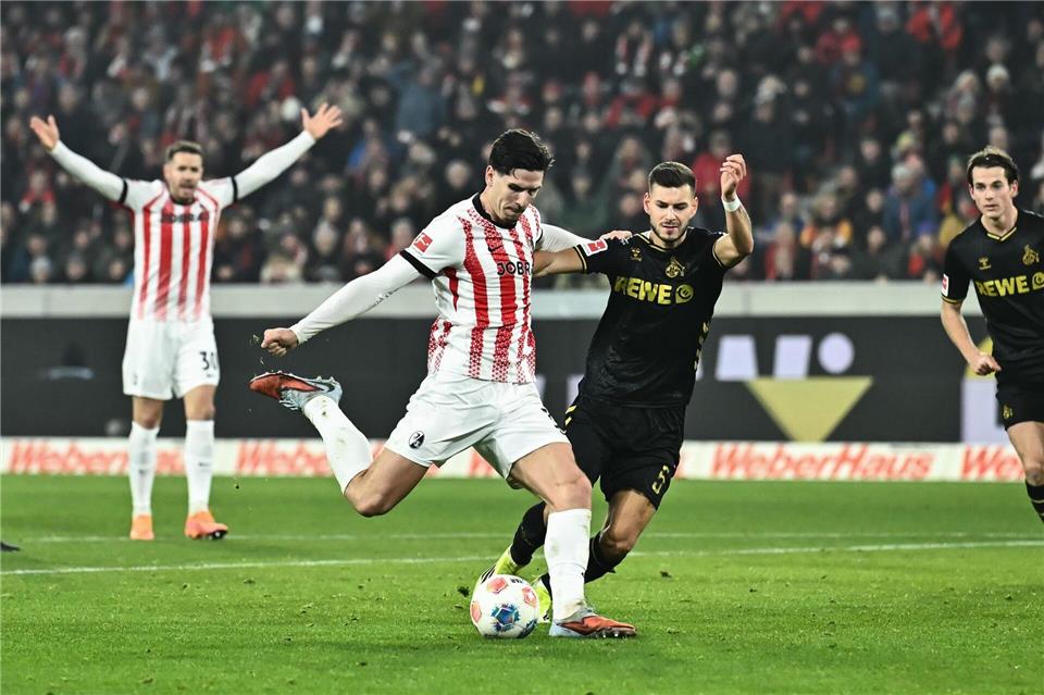 Gegen den 1. FC Köln erzielte Freiburgs Stürmer Igor Matanovic den 2:1-Siegtreffer. Silas Stein/dpa
