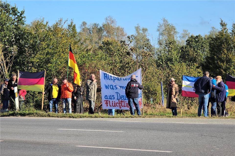 Gegen den Bau und die von einem auf zwei Jahre verlängerte Nutzung der Unterkunft gab es in dem 500 Einwohner zählenden Ort anhaltende Proteste. (Archivbild)Cevin Dettlaff/dpa