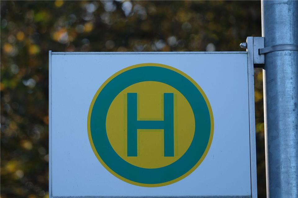 Gegen den Busfahrer wird nun ermittelt. (Symbolbild) Bernd Weißbrod/dpa