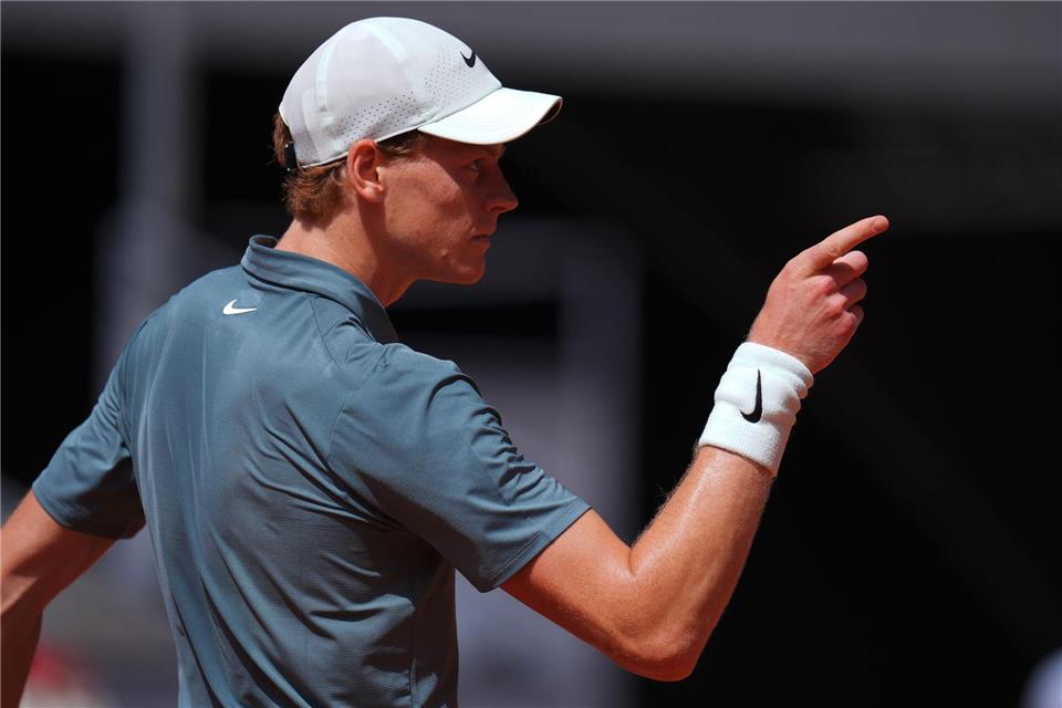 Gegen den jungen Spanier Rafael Jodar musste Jannik Sinner in den Tie-Break.Manu Fernandez/AP/dpa