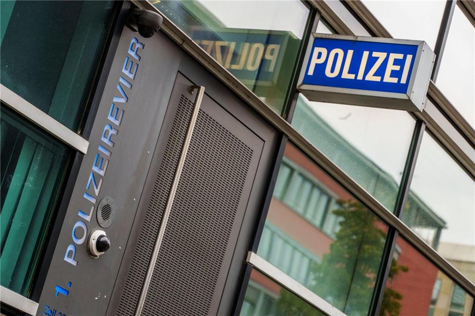 Gewalt bei Festnahmen - Ermittlungen gegen Polizisten Gegen die Beamten laufen Disziplinarverfahren. Andreas Arnold/dpa